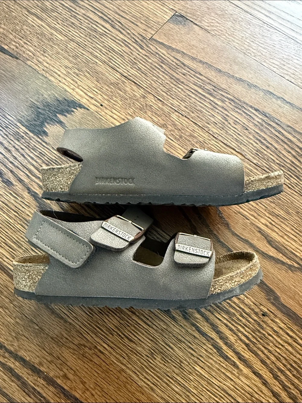 E Birkenstock Kids Double-Strap Taupe Sandals with Metal Buckles